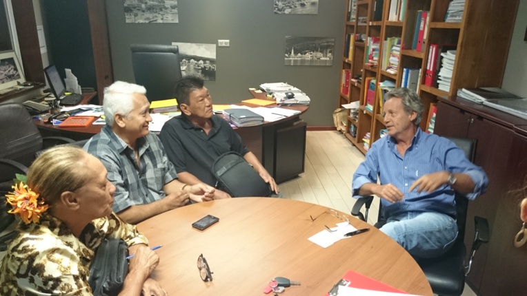 Rencontre entre les élus de Punaauia et M. François GABELLA, directeur général de la société Bernard Travaux Publics (BTP) dans la zone industrielle de la Punaru’u le 05 novembre 2015 Rencontre entre les élus de Punaauia et M. François GABELLA, directeur général de la société Bernard Travaux Publics (BTP) dans la zone industrielle de la Punaru’u le 05 novembre 2015