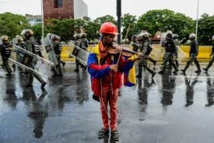 Wonder Woman, nudiste... Cinq icônes des manifestations au Venezuela