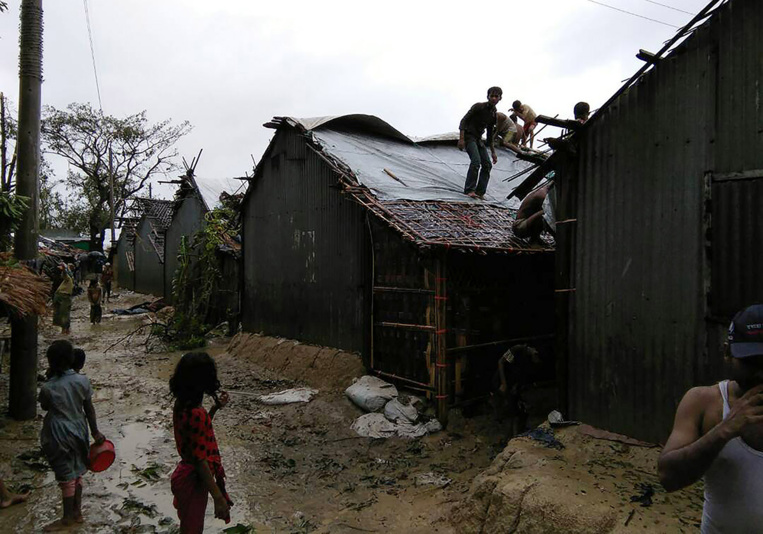 Le cyclone Mora fait cinq morts au Bangladesh
