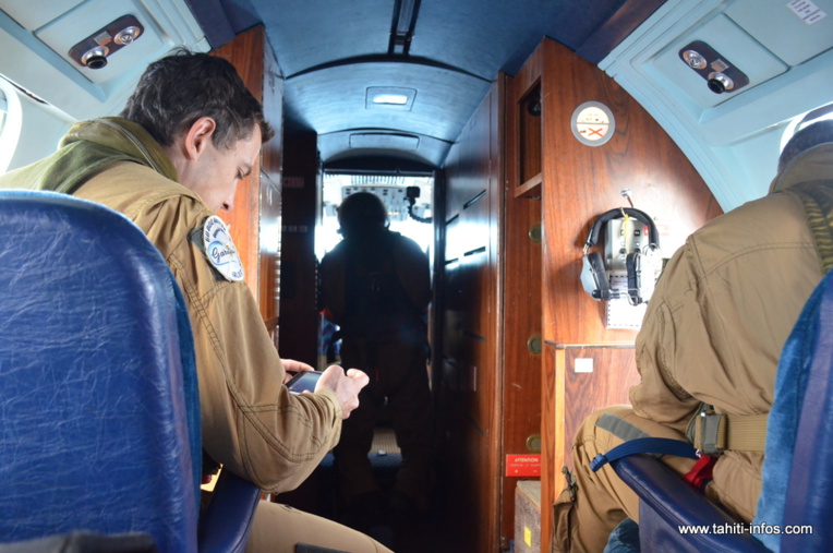A bord, un équipage de 6 personnes. A bord, un équipage de 6 personnes.