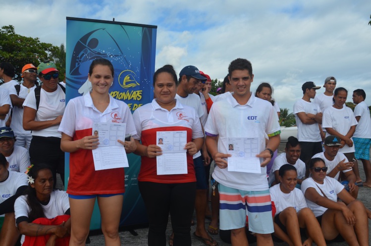 Va'a : quatre volontaires reçoivent le Brevet de Surveillant Aquatique
