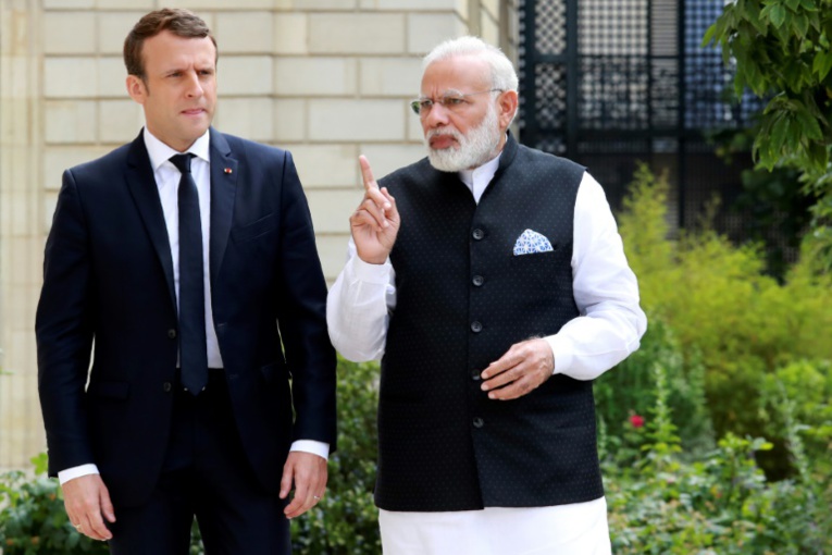 POOL/AFP / JACQUES DEMARTHON Le Premier ministre indien Narendra Modi (d) et le président français Emmanuel Macron, le 3 juin 2017 au palais de l'Elysée à Paris