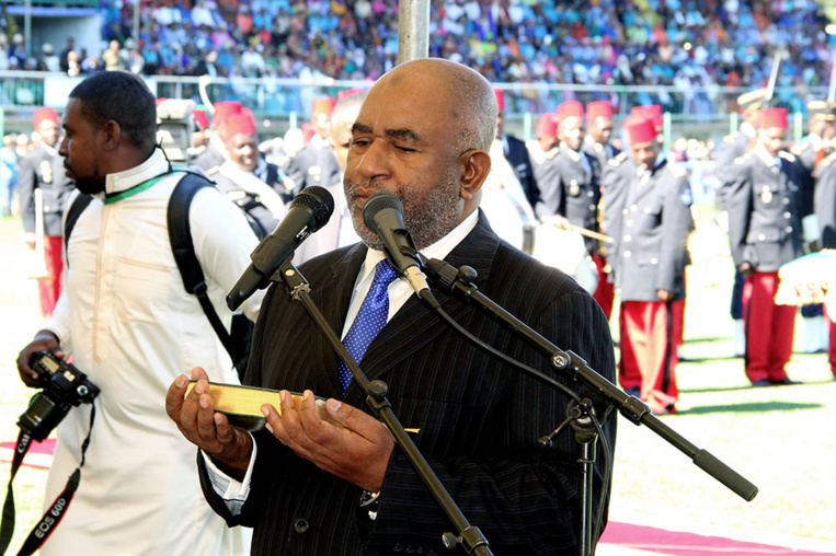 Polémique sur les kwassa-kwassa: Macron et son homologue comorien prônent "l'apaisement"