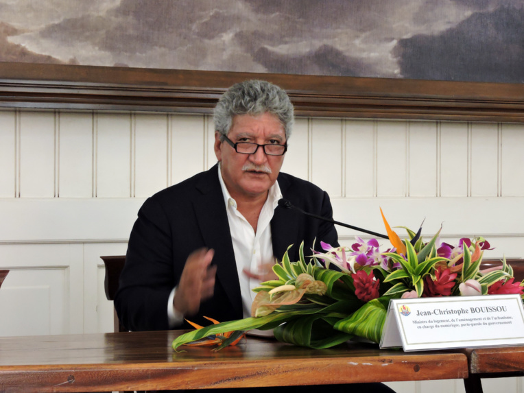 "Plutôt que de pointer du doigt sur nos différences, il faut appeler à l'union nos représentants autonomistes" Jean Christophe Bouissou "Plutôt que de pointer du doigt sur nos différences, il faut appeler à l'union nos représentants autonomistes" Jean Christophe Bouissou