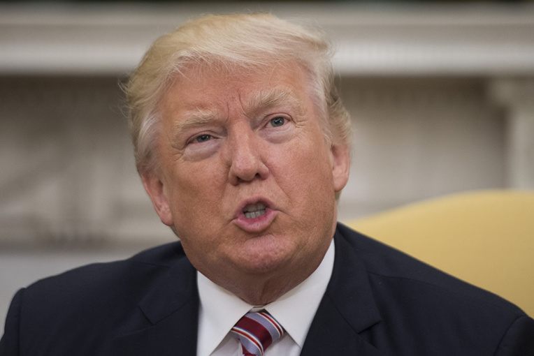 Donald Trump contre-attaque et remet en cause l'intégrité de James Comey