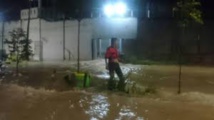 Inondations en Indonésie: des dizaines de détenus s'évadent de prison Inondations en Indonésie: des dizaines de détenus s'évadent de prison