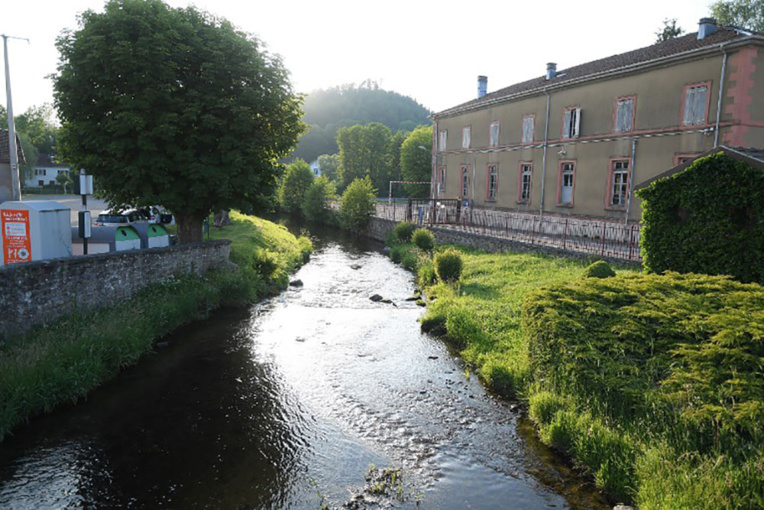 Affaire Grégory: la garde à vue des trois membres de la famille Villemin se poursuit Affaire Grégory: la garde à vue des trois membres de la famille Villemin se poursuit
