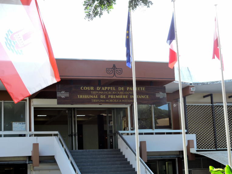 Six mois ferme pour avoir frappé sa fille de trois ans Six mois ferme pour avoir frappé sa fille de trois ans