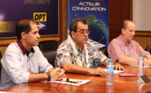 Les cadres de l'OPT avec le président Edouard Fritch ont présenté les derniers détails du câble sous-marin Natitua qui reliera Tahiti aux Marquises et aux Tuamotu (photo présidence) Les cadres de l'OPT avec le président Edouard Fritch ont présenté les derniers détails du câble sous-marin Natitua qui reliera Tahiti aux Marquises et aux Tuamotu (photo présidence)