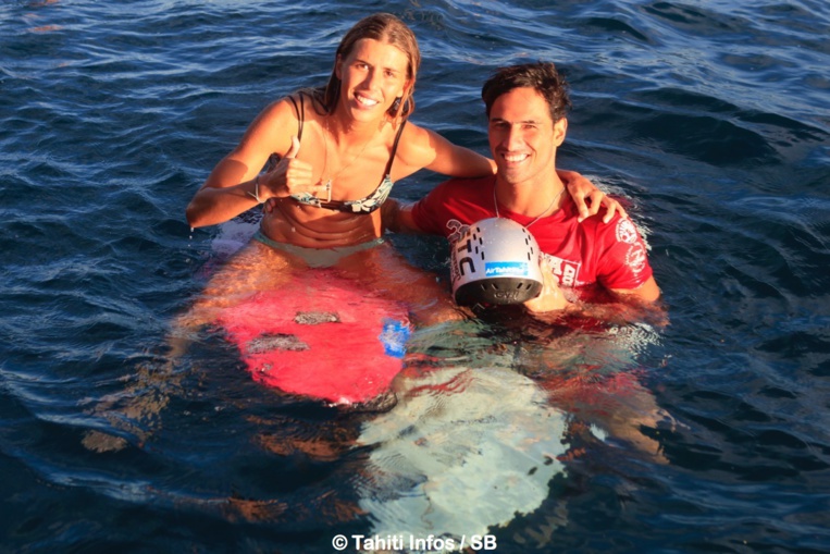 Taumata Puhetini et Leina Thion partagent la même passion pour le surf