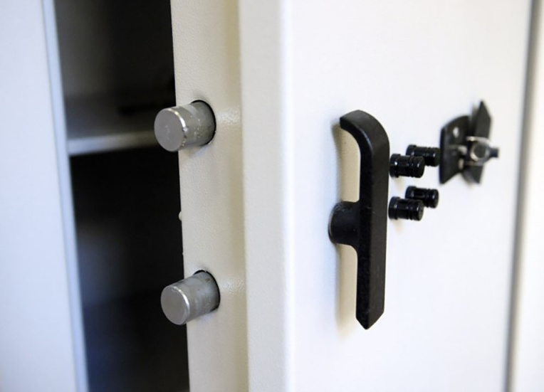 Charente-Maritime: un cambrioleur grièvement blessé, écrasé par un coffre-fort