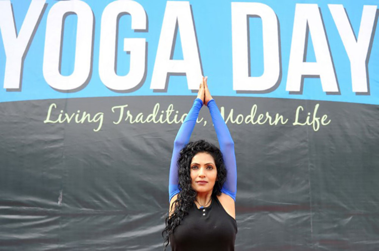 "Inspirez, expirez": l'Inde se plie en quatre pour la journée du yoga