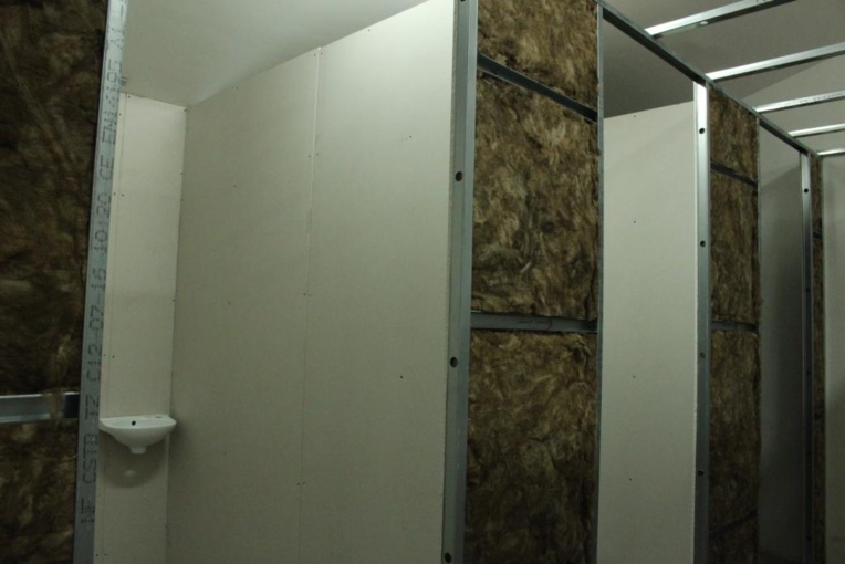 Les cellules de la prison prennent forme.