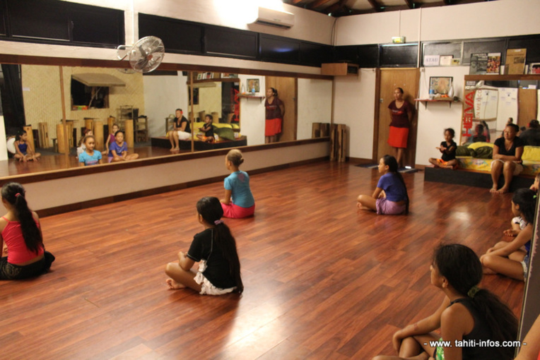 La plateforme en ligne permettra à tout le monde d'accéder à des cours de danse, percussions ou encore de langue tout en permettant à des enfants  de renouer avec leur culture.