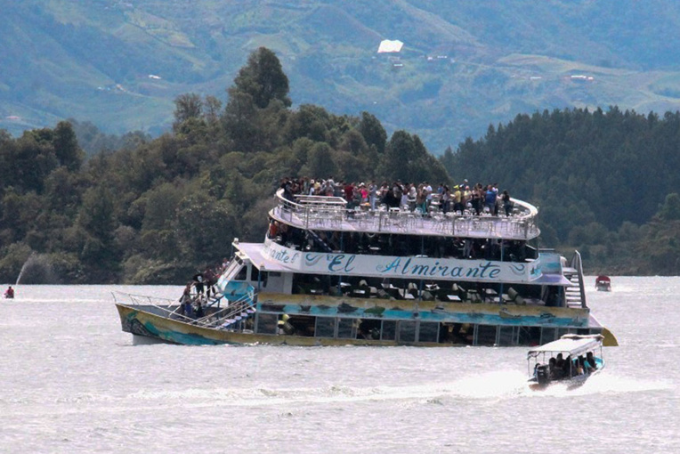 Colombie: au moins six morts dans un naufrage sur un lac touristique Colombie: au moins six morts dans un naufrage sur un lac touristique