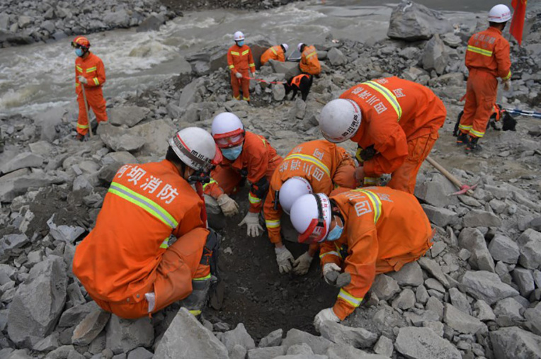 Eboulement en Chine: plus de 100 disparus, 15 corps déjà retrouvés