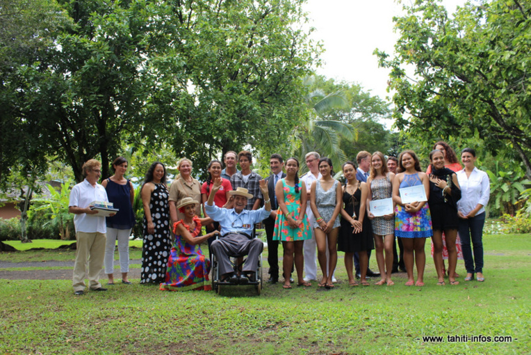 Les collégiens ont été récompensés par le jury du concours et les autorités du Pays et de l'Etat. Les collégiens ont été récompensés par le jury du concours et les autorités du Pays et de l'Etat.