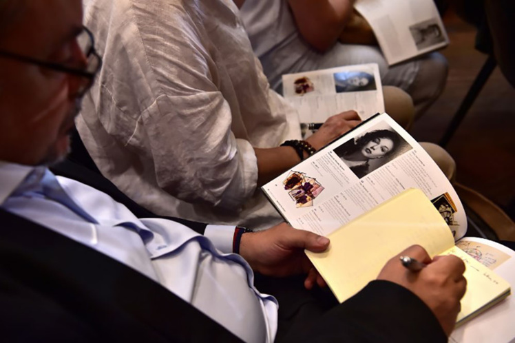 Bijoux, lettres d'amour...: des souvenirs de Montand et Signoret adjugés pour plus de 662.000 euros Bijoux, lettres d'amour...: des souvenirs de Montand et Signoret adjugés pour plus de 662.000 euros