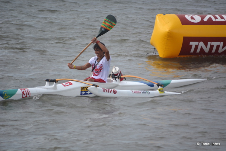 Marguerite Temaiana aux anges après avoir remporté sa médaille d'or en Master Women V1 Marguerite Temaiana aux anges après avoir remporté sa médaille d'or en Master Women V1
