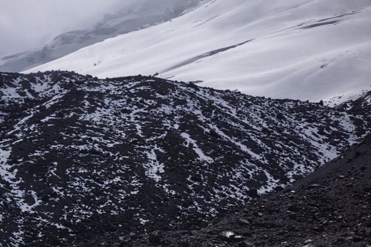 Réchauffement climatique: l'UE sonne l'alerte depuis un glacier andin Réchauffement climatique: l'UE sonne l'alerte depuis un glacier andin