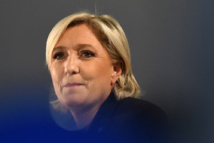 Assistants d'eurodéputés FN: Marine Le Pen mise en examen pour "abus de confiance" et "complicité" Assistants d'eurodéputés FN: Marine Le Pen mise en examen pour "abus de confiance" et "complicité"
