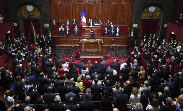 Macron promet un "changement profond" pour répondre à "l'impatience" des Français