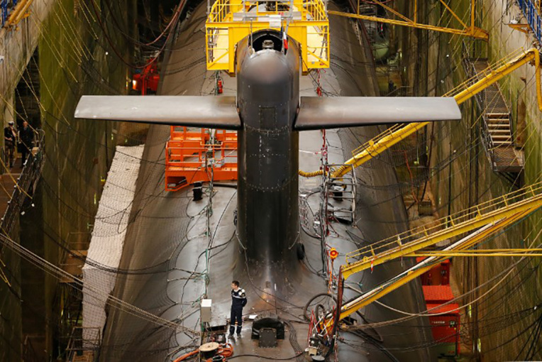 Macron en chef des Armées à bord du sous-marin nucléaire Le Terrible Macron en chef des Armées à bord du sous-marin nucléaire Le Terrible