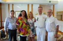 Michel Monvoisin, Nicole Bouteau, Florence Courbière et les capitaines du Paul Gauguin Michel Monvoisin, Nicole Bouteau, Florence Courbière et les capitaines du Paul Gauguin