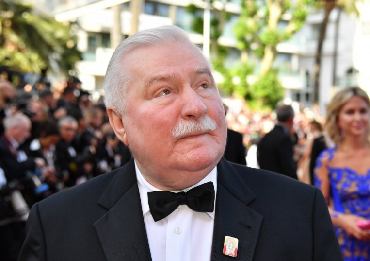 Walesa, hospitalisé, renonce à aller manifester à Varsovie Walesa, hospitalisé, renonce à aller manifester à Varsovie