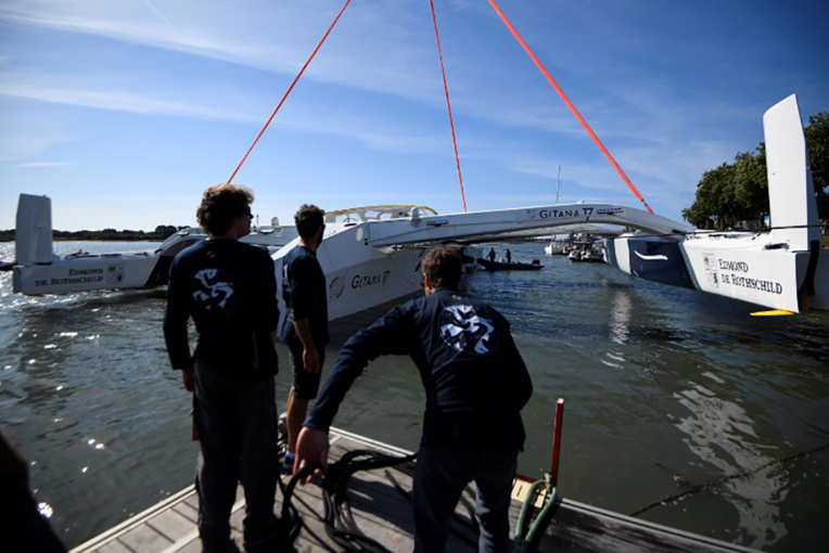 Le "magnifique" bateau Maxi Edmond de Rothschild a pris son premier envol Le "magnifique" bateau Maxi Edmond de Rothschild a pris son premier envol