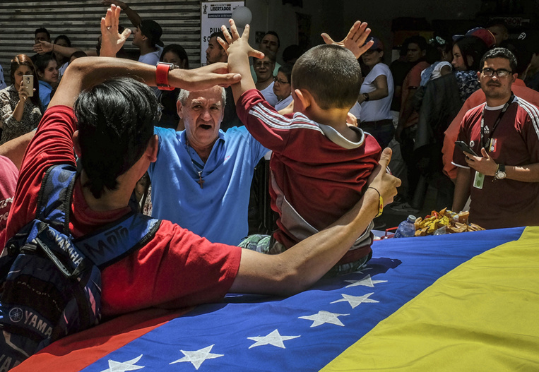 Venezuela : l'opposition regonflée avec le vote consultatif contre Maduro