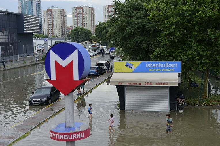 Turquie: Istanbul sous l'eau après des pluies diluviennes Turquie: Istanbul sous l'eau après des pluies diluviennes
