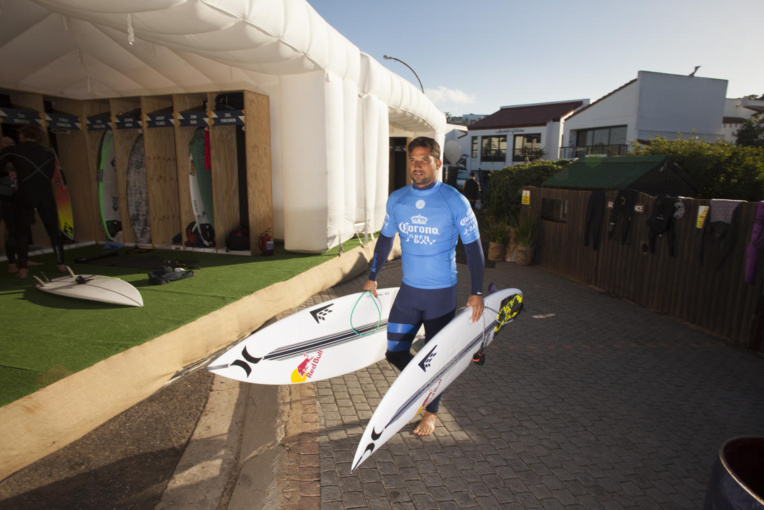 Michel Bourez en mode 100% concentration © WSL / STEVE SHERMAN Michel Bourez en mode 100% concentration © WSL / STEVE SHERMAN