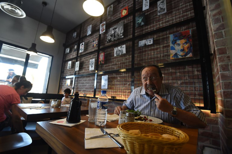 Au restaurant "Le Dictateur" de Tunis, la "liberté" se déguste "grillée" Au restaurant "Le Dictateur" de Tunis, la "liberté" se déguste "grillée"