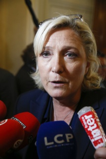 Le FN maintient l'objectif d'une sortie de l'euro mais la renvoie en fin d'un éventuel quinquennat Le FN maintient l'objectif d'une sortie de l'euro mais la renvoie en fin d'un éventuel quinquennat