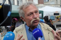 Réfugiés: José Bové appelle le président de la République à "ouvrir les frontières" Réfugiés: José Bové appelle le président de la République à "ouvrir les frontières"