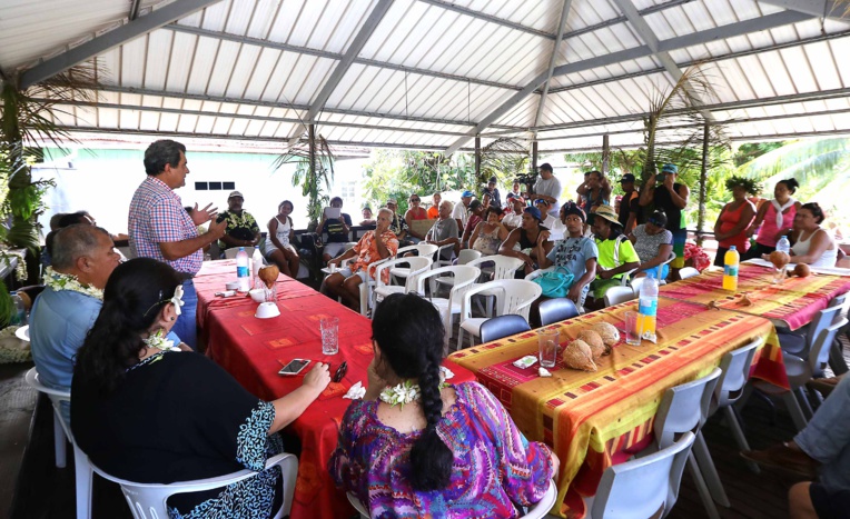La délégation a également rencontré la population de l’île à l’occasion d’une réunion publique. Chacun a pu exprimer son point de vue sur le projet d’extraction.