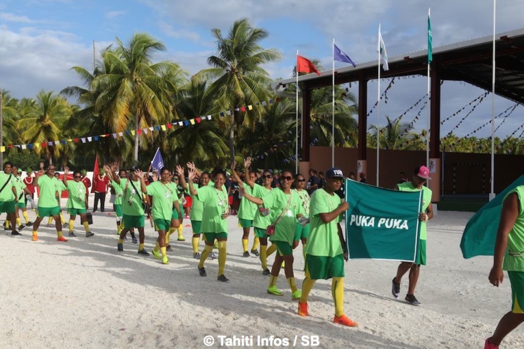 Les délégations ont défilé face aux officiels Les délégations ont défilé face aux officiels