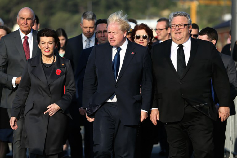 Nouvelle-Zélande: Boris Johnson compare le salut maori à un coup de boule