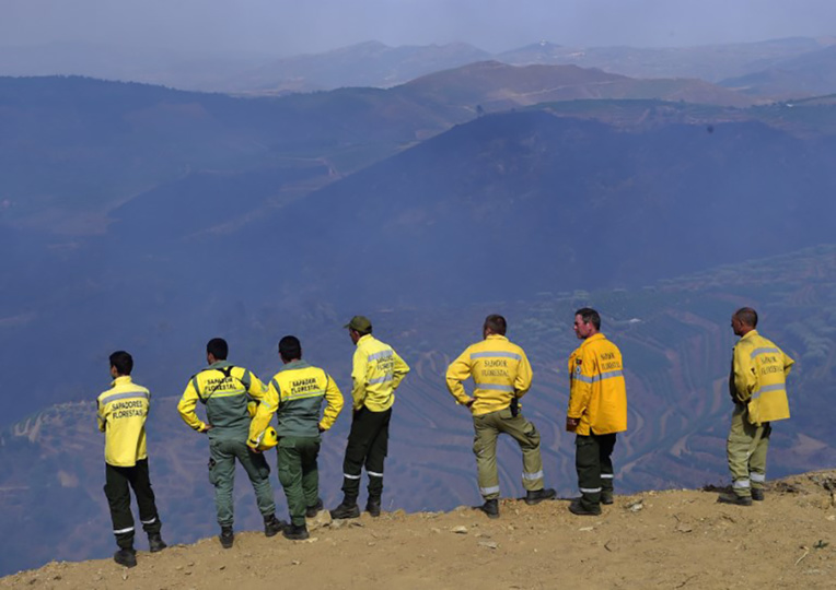 Après une courte accalmie, les feux de forêt reprennent au Portugal