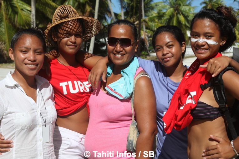 Teretia Brother et quelques jeunes de Tureia Teretia Brother et quelques jeunes de Tureia