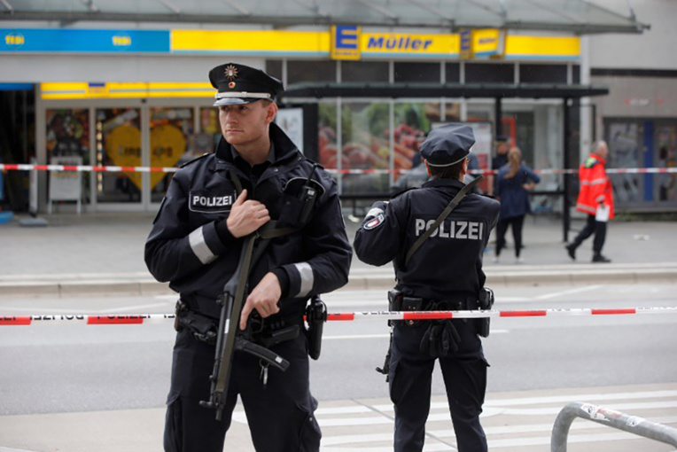 Allemagne: un mort, plusieurs blessés dans une attaque au couteau à Hambourg