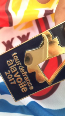 "Cette médaille est pour vous !!! Supporters, fans, sponsors & partenaires! Sans vous rien n'aurait été possible !!!" (Photo et légende : Facebook Trésors de Tahiti) "Cette médaille est pour vous !!! Supporters, fans, sponsors & partenaires! Sans vous rien n'aurait été possible !!!" (Photo et légende : Facebook Trésors de Tahiti)