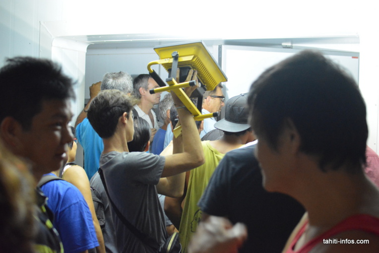 Suivre les enchères dans les petites pièces était parfois une épreuve physique Suivre les enchères dans les petites pièces était parfois une épreuve physique