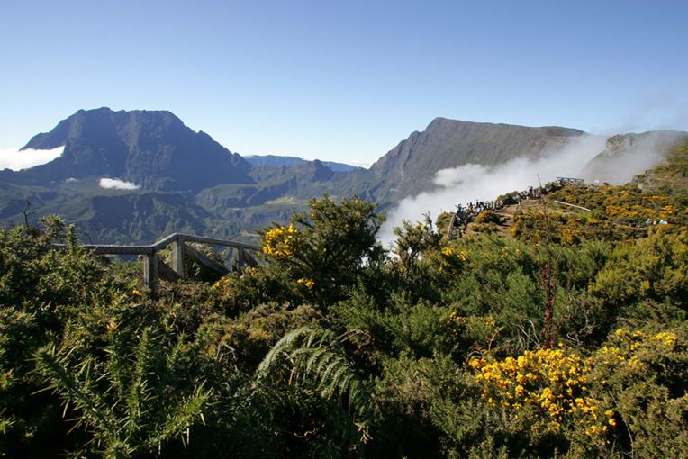 La Réunion: enquête ouverte après la disparition en montagne d'un gendarme