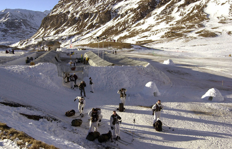 Photo d'archives d'une équipe de secourisme au mont Cénis. Photo d'archives d'une équipe de secourisme au mont Cénis.