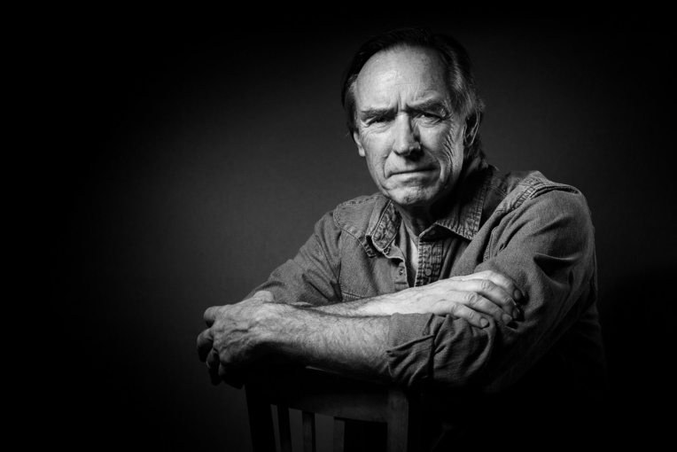 La force de Jim Fergus : une double culture, héritée d'une mère française et d'un père américain.