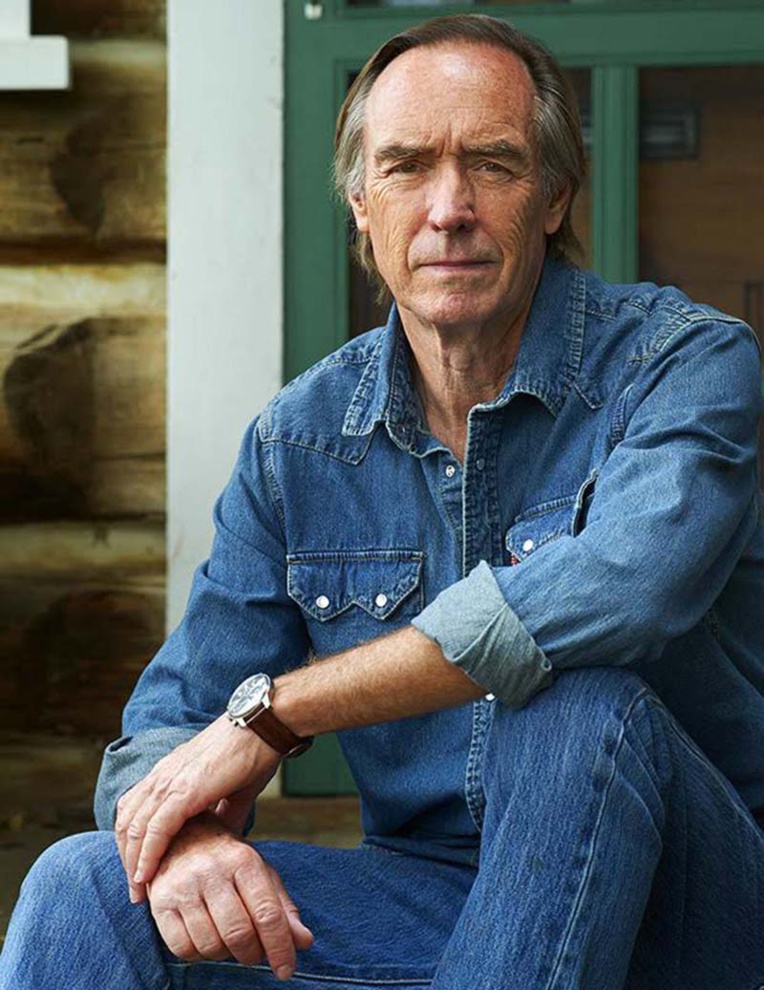 L'écrivain à succès passe ses vacances au fenua.