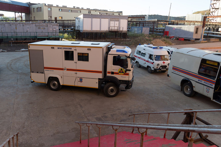 Russie: tentative de contact avec 8 mineurs disparus dans une mine de diamants