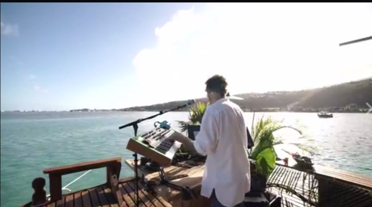 Le Live de Møme à Tahiti fait presque le même score que celui de la Tour Eiffel ! Le Live de Møme à Tahiti fait presque le même score que celui de la Tour Eiffel !